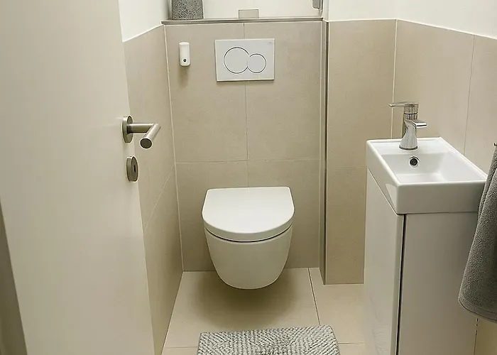 Stilvolles Mit Zwei Baedern Terrasse Und Parkplatz Nahe Rhein Und Zentrum